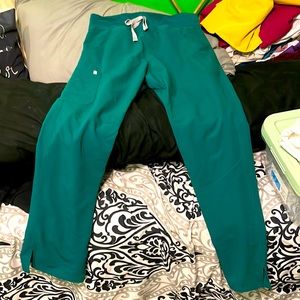 Medium forest green Fig kade cargo scrub pants